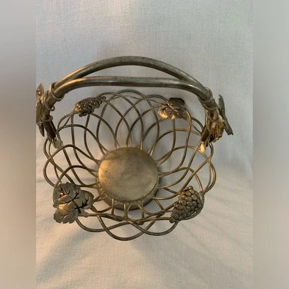 Vintage Sliver Plated Basket, Godingers - Picture 5 of 7